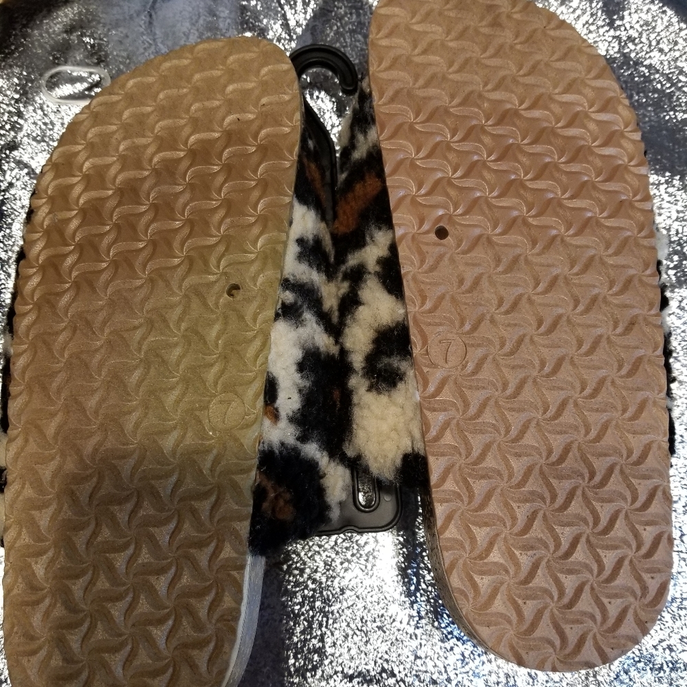 Fluffy Slippers/Sandals - Picture 2 of 4